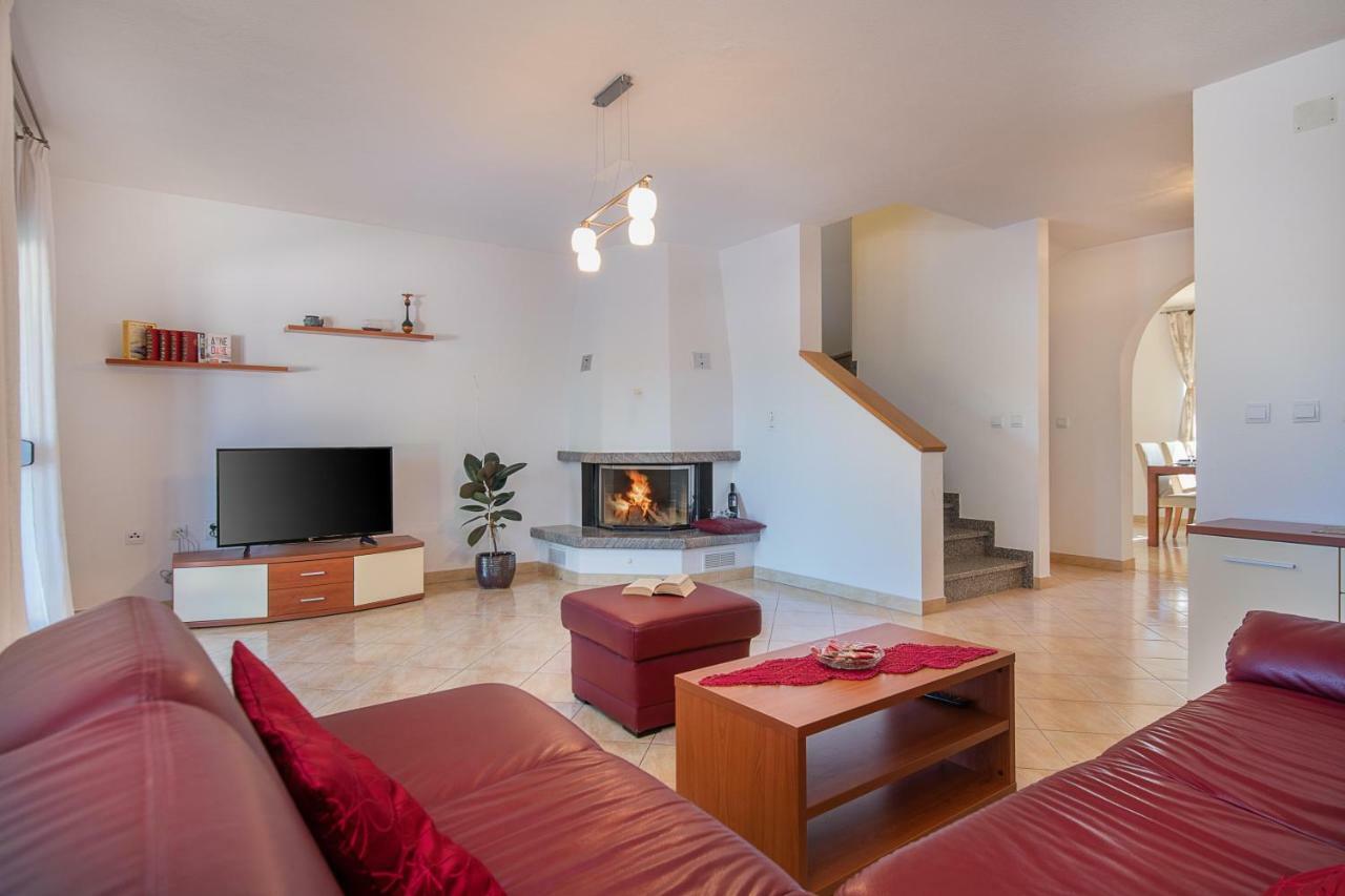 Ferienhaus Mary Лижнян Екстер'єр фото