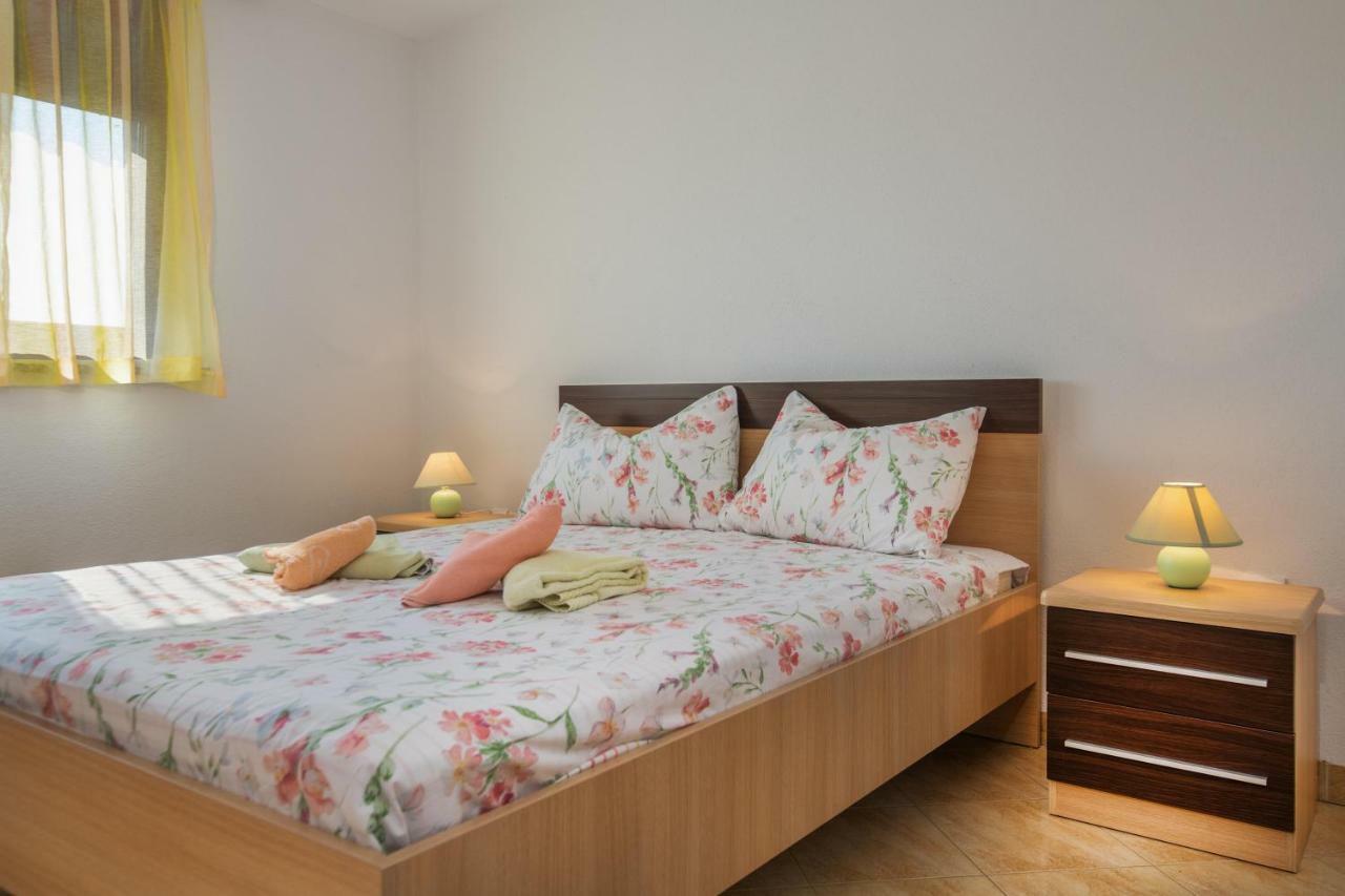 Ferienhaus Mary Лижнян Екстер'єр фото